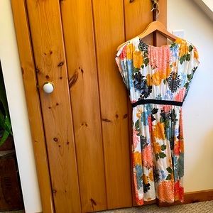 Zara Basic Collection back zipper floral dress with elastic waist. Size small.